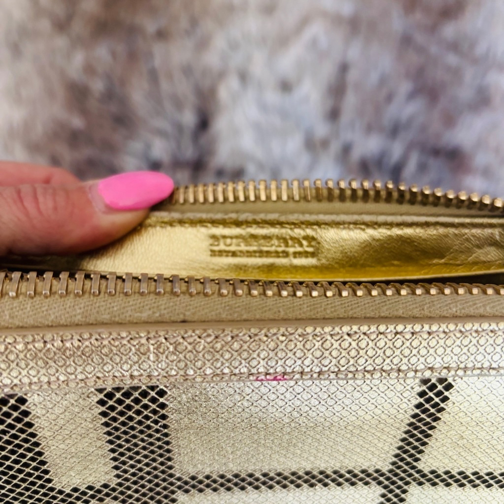 Auth.Burberry Continental Zippy Wallet  Metallic Gold Interior Large Check Clean